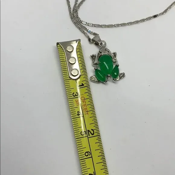 18k gold plated jade frog pendant with chain - Picture 7 of 8